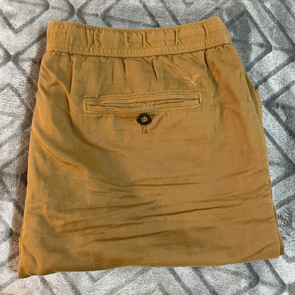 Mens American Eagle jogger khaki shorts - Picture 3 of 3